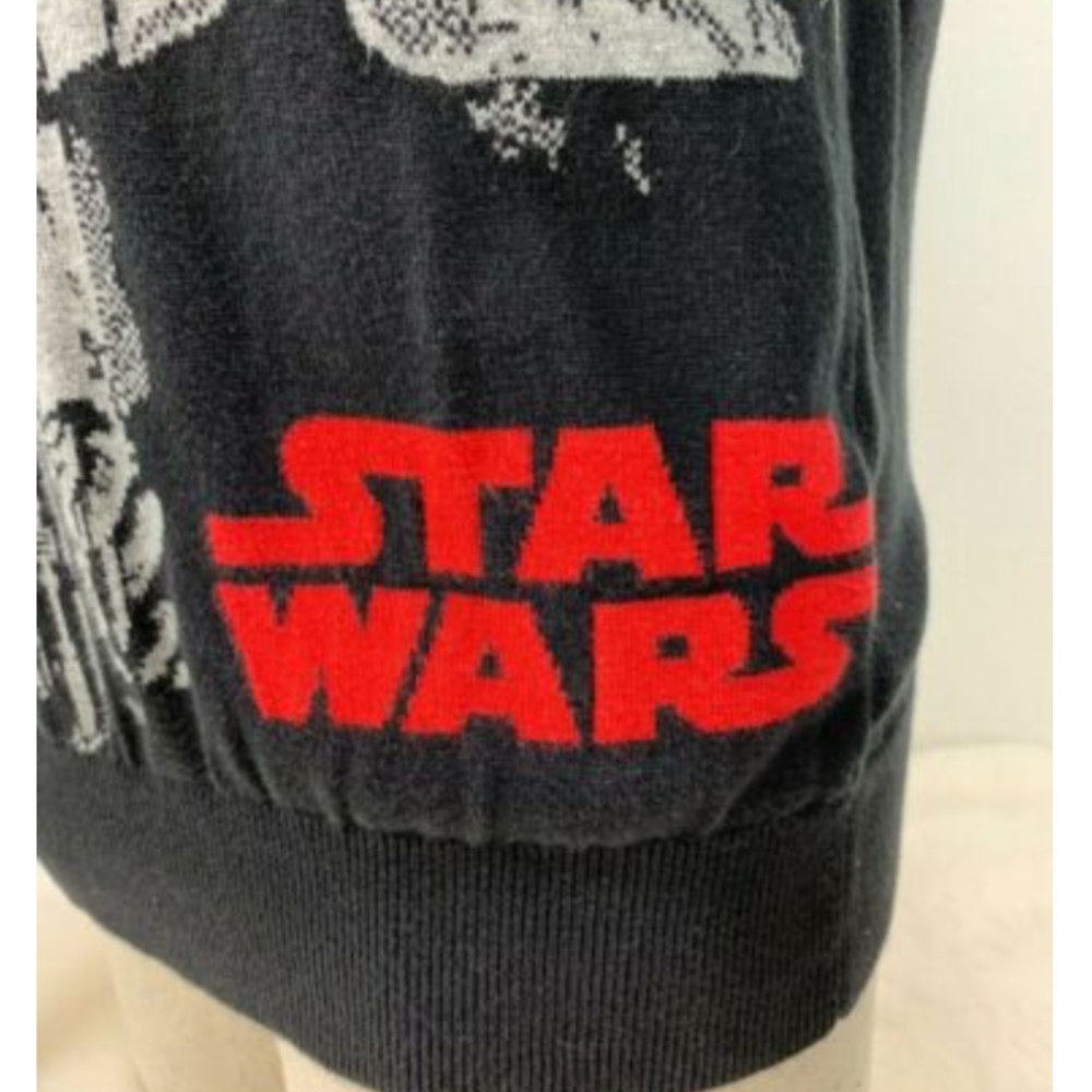 ⚡️Sold⚡️H&M Star Wars Darth Vador Sweater Men - Picture 5 of 7
